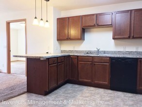 2200 33rd St NW in Minot, ND - Building Photo - Building Photo