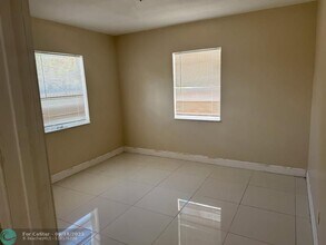 1942 Buchanan St in Hollywood, FL - Building Photo - Building Photo