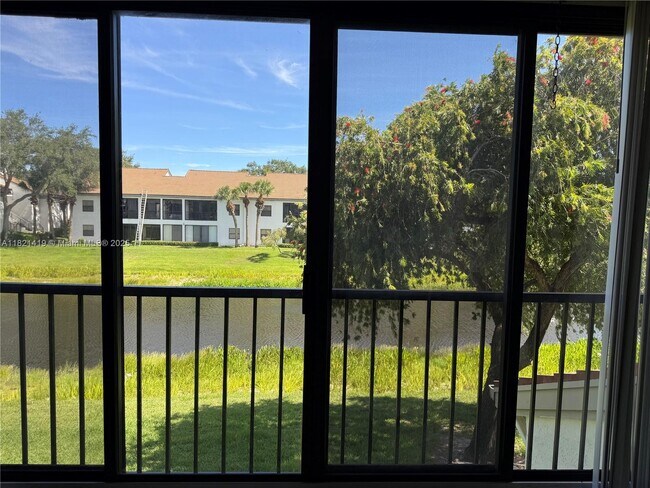 5283 Europa Dr in Boynton Beach, FL - Building Photo - Building Photo
