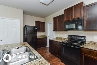 1901 Sea Oats Dr in Hampton, GA - Building Photo - Building Photo