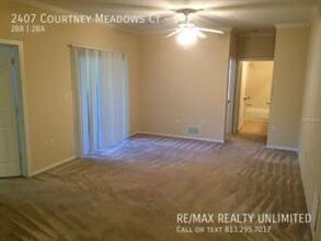 2407 Courtney Meadows Ct in Tampa, FL - Building Photo - Building Photo