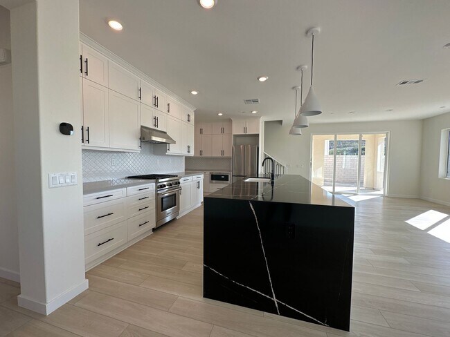 27824 Marquee Dr-Unit -1 in Valencia, CA - Building Photo - Building Photo