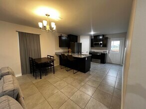 5626 Encanto Dr in Laredo, TX - Building Photo - Building Photo