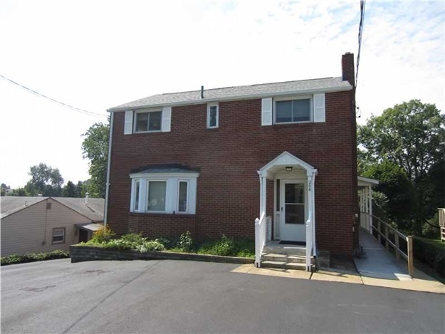 206 Rosecrest Dr in Monroeville, PA - Building Photo