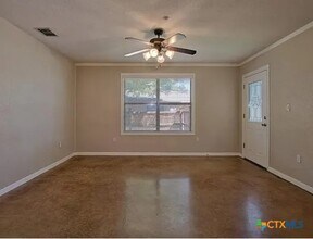 1821 Post Rd in New Braunfels, TX - Building Photo - Building Photo