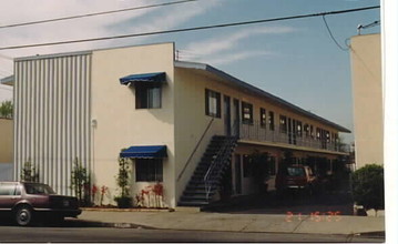 9545 Flower St in Bellflower, CA - Building Photo - Building Photo