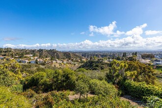 5889 Soledad Mountain Rd in San Diego, CA - Building Photo - Building Photo