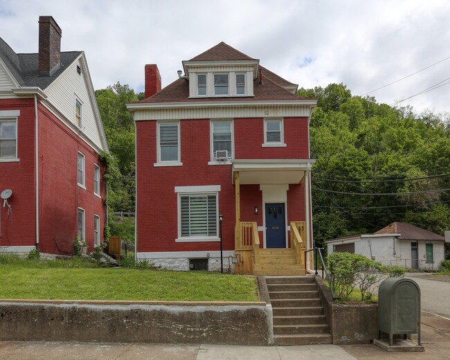 604 Middle Ave in Wilmerding, PA - Building Photo - Building Photo