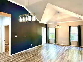 901 SE 10th St in Grand Prairie, TX - Foto de edificio - Building Photo