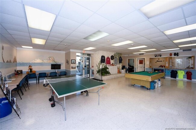 2001 Nettles Blvd in Jensen Beach, FL - Building Photo - Building Photo
