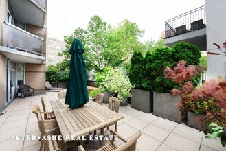 188 E 64th St in New York, NY - Building Photo - Building Photo