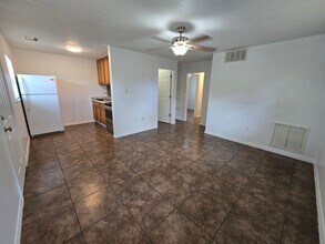 2147 Dodge Ave in Sarasota, FL - Building Photo - Building Photo