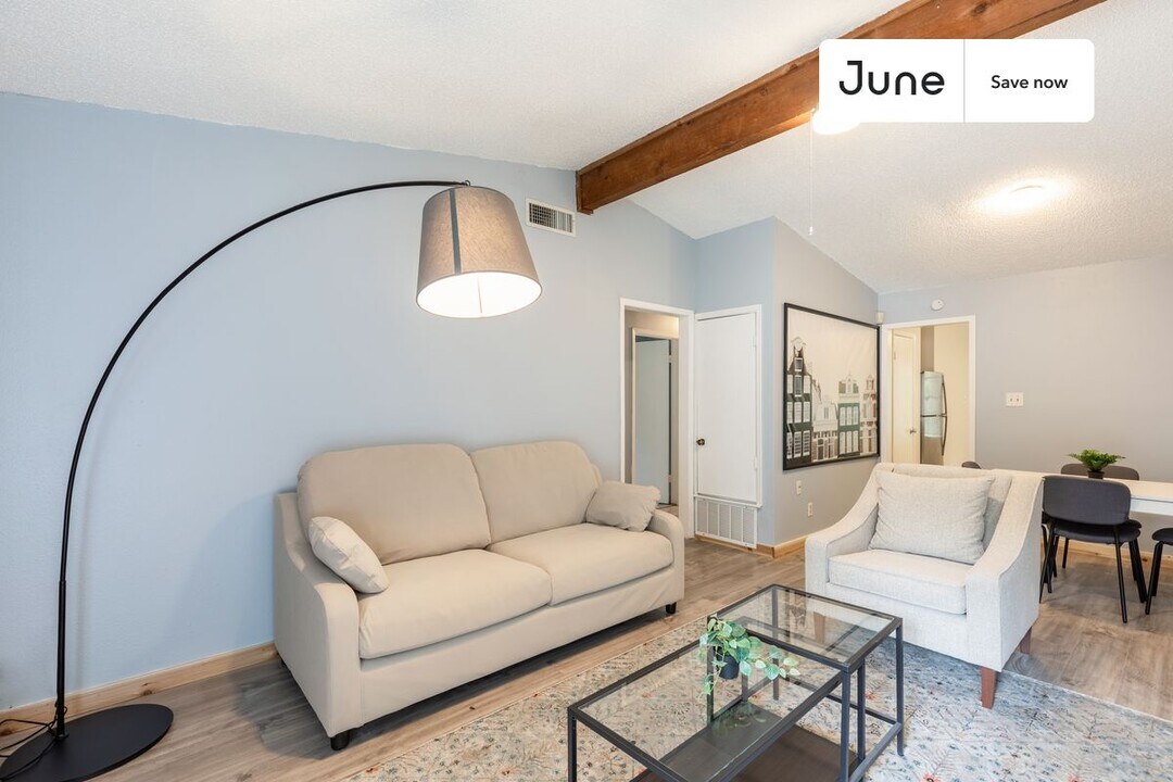 5402 Brompton Cir in Austin, TX - Building Photo