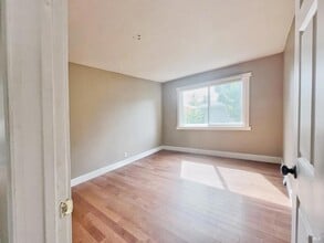 10 Joan Ave, Unit 1 bedroom 0310 in Novato, CA - Building Photo - Building Photo