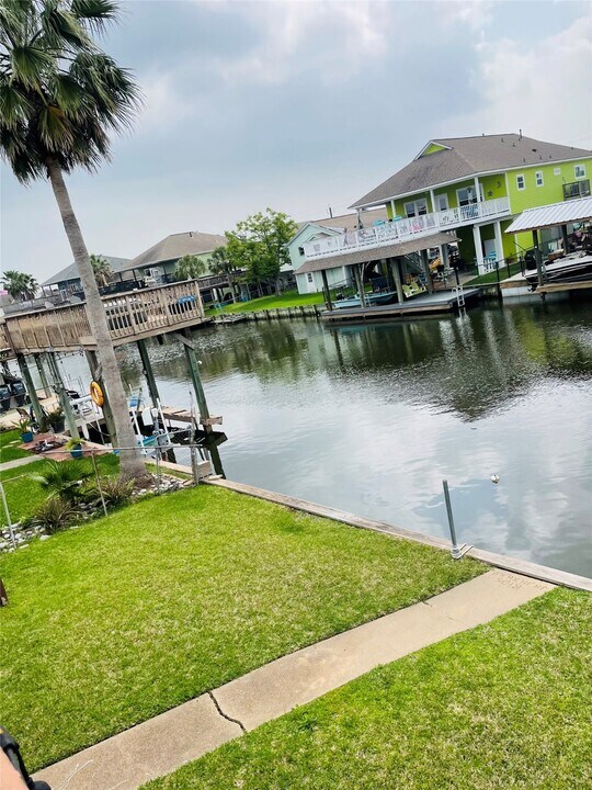 370 Ling St in Bayou Vista, TX - Building Photo