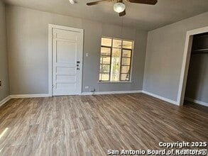 3214 W Travis St in San Antonio, TX - Building Photo - Building Photo