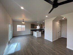 551 Nicholas Lee Dr in Medford, OR - Building Photo - Building Photo