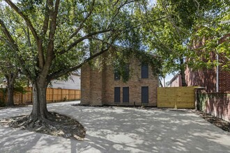 2226 Nantucket Dr in Houston, TX - Building Photo - Building Photo