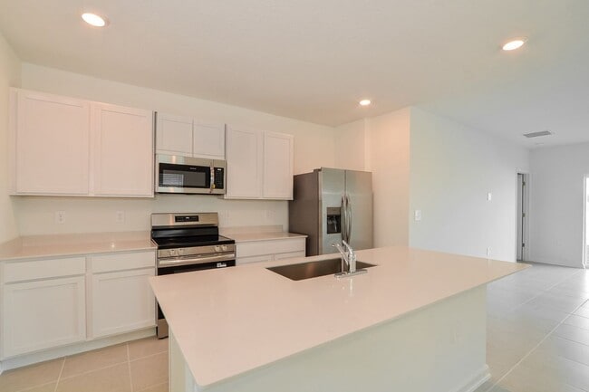 1558 Jessica Blvd in Winter Haven, FL - Foto de edificio - Building Photo