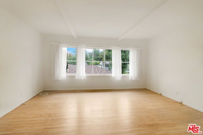 11165 Sunshine Terrace in Los Angeles, CA - Building Photo - Building Photo