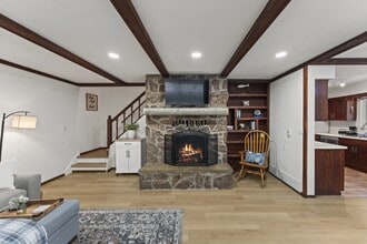 220 Wildflower Dr in Woodland Park, CO - Foto de edificio - Building Photo