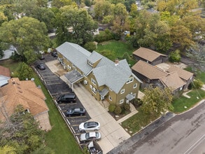 304 Hankes Ave, Unit #1 in Aurora, IL - Foto de edificio - Building Photo