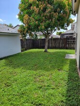 5881 Chester Ln in Davie, FL - Foto de edificio - Building Photo