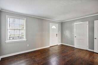 2215 Greenwood St in Savannah, GA - Foto de edificio - Building Photo