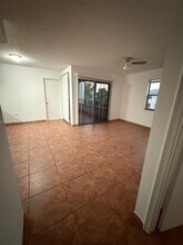 10843 NW 7th St in Miami, FL - Building Photo - Building Photo