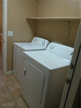 7051 Oakwood Pines Ct in Las Vegas, NV - Building Photo - Building Photo