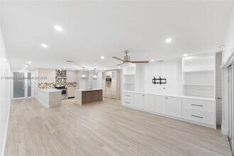 8336 Dundee Terrace in Miami Lakes, FL - Building Photo - Building Photo