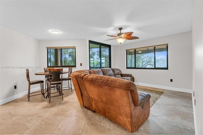 15405 Miami Lakeway N, Unit 209 in Miami Lakes, FL - Building Photo - Building Photo