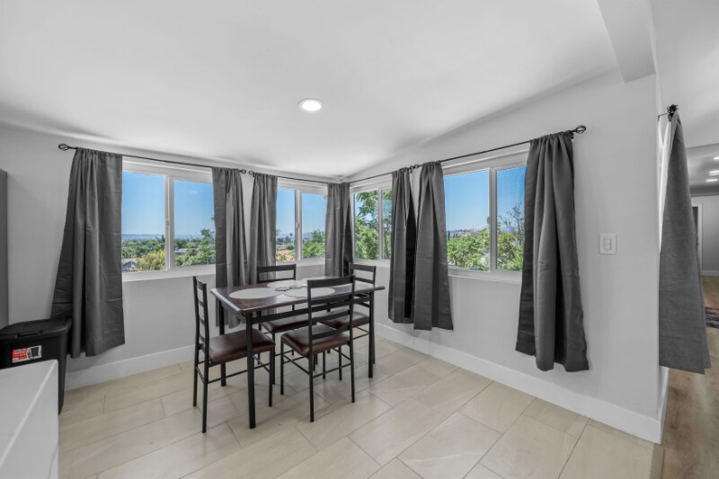 1730 Vista De Valle Vis in El Cajon, CA - Building Photo