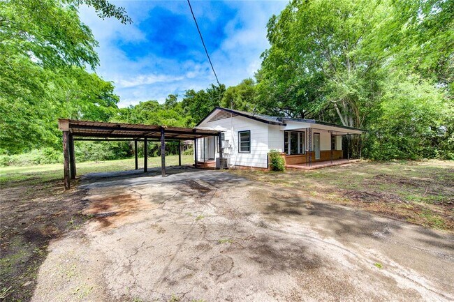 808 State Highway Loop in Goodrich, TX - Building Photo - Building Photo