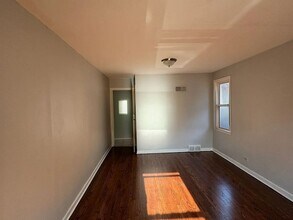 8957 Lamon Ave in Skokie, IL - Foto de edificio - Building Photo