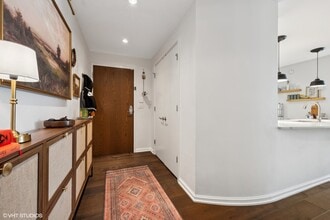 160 E Illinois St in Chicago, IL - Building Photo - Building Photo