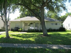 4033 Woodcraft St in Houston, TX - Building Photo