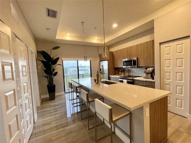 7825 NW 104th Ave in Doral, FL - Building Photo - Building Photo