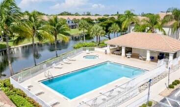 8361 Village Edge Cir, Unit 4 in Ft. Myers, FL - Building Photo - Building Photo