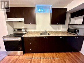 103 Baffin Cres in Brampton, ON - Building Photo - Building Photo