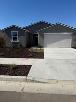 2315 N Julieann St in Visalia, CA - Building Photo