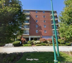 11 Hammond Pond Pky, Unit 203 in Chestnut Hill, MA - Building Photo