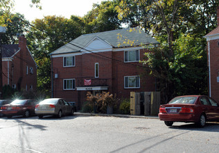 8208 Houston Ct in Takoma Park, MD - Foto de edificio - Building Photo