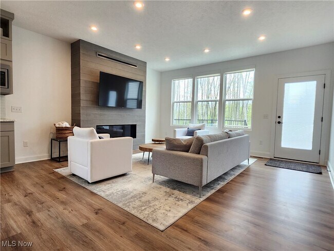 7830 Hunting Lake Dr in Painesville, OH - Building Photo - Building Photo