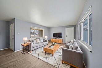 6235 E Mexico Ave in Denver, CO - Building Photo - Building Photo