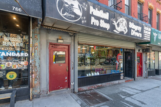 762 Grand Street in Brooklyn, NY - Foto de edificio - Building Photo