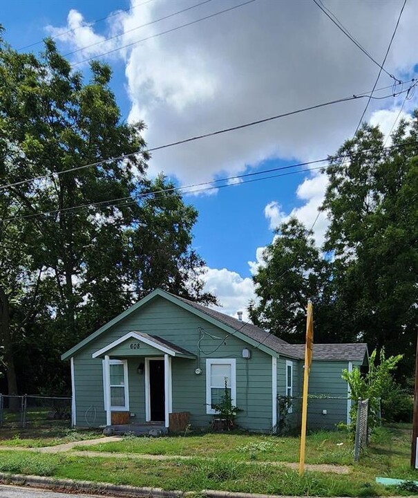 608 W Avenue I in Killeen, TX - Building Photo