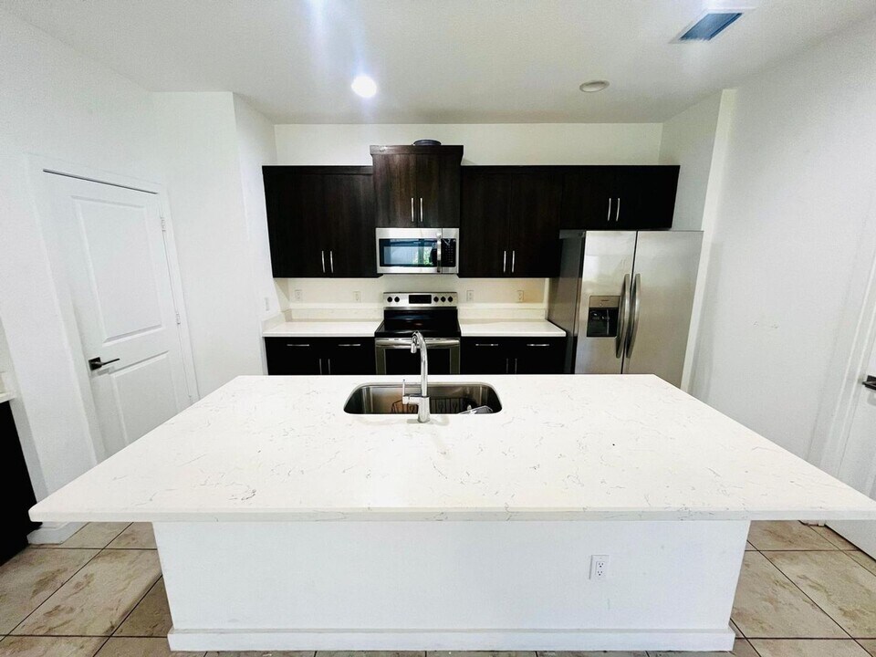 6089 Wildfire Wy in West Palm Beach, FL - Building Photo