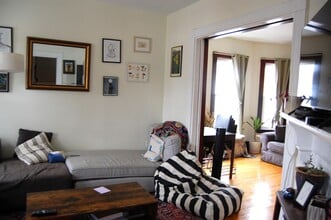 14 Cottage Ave, Unit 2 in Somerville, MA - Foto de edificio - Building Photo