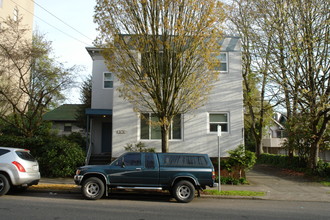 2131 NW Davis St in Portland, OR - Building Photo - Building Photo